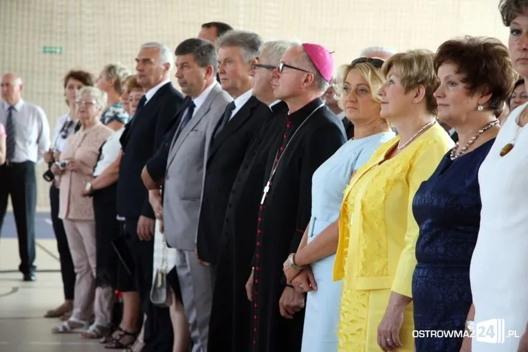 Rozpoczęcie roku szkolnego z odbiorem w tle (zdjęcia, wideo)