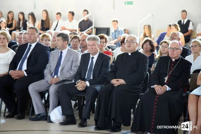 Rozpoczęcie roku szkolnego z odbiorem w tle (zdjęcia, wideo)