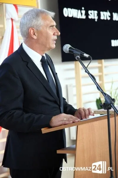 Rozpoczęcie roku szkolnego z odbiorem w tle (zdjęcia, wideo)