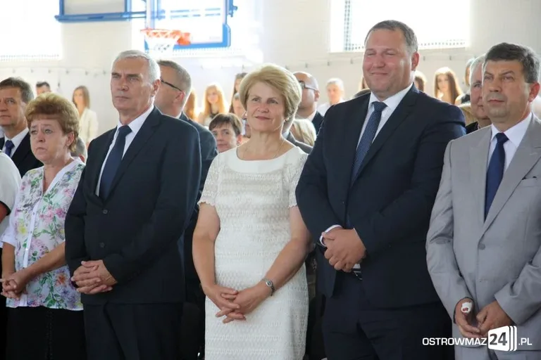 Rozpoczęcie roku szkolnego z odbiorem w tle (zdjęcia, wideo)