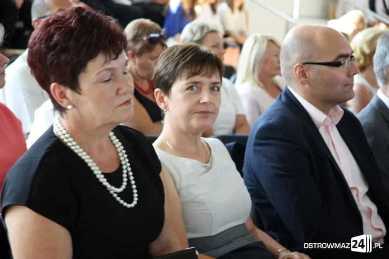 Rozpoczęcie roku szkolnego z odbiorem w tle (zdjęcia, wideo)