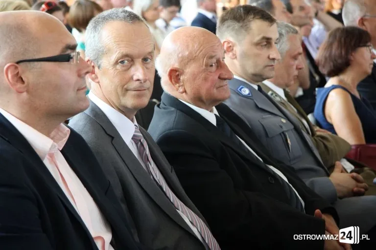 Rozpoczęcie roku szkolnego z odbiorem w tle (zdjęcia, wideo)