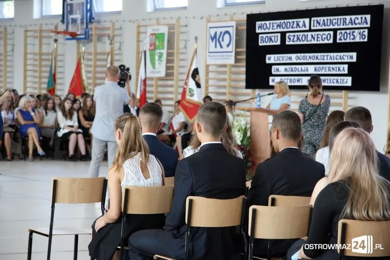 Rozpoczęcie roku szkolnego z odbiorem w tle (zdjęcia, wideo)