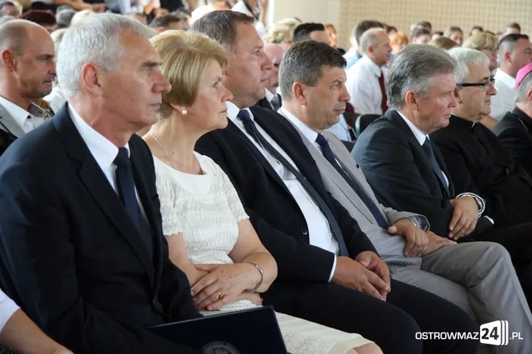 Rozpoczęcie roku szkolnego z odbiorem w tle (zdjęcia, wideo)