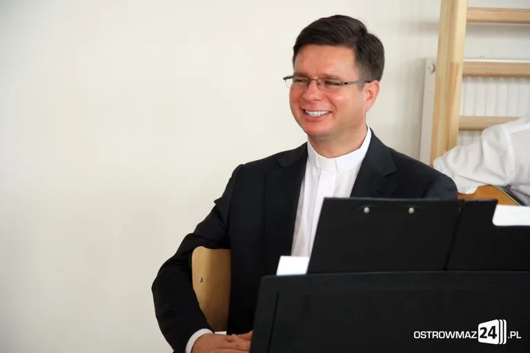 Rozpoczęcie roku szkolnego z odbiorem w tle (zdjęcia, wideo)