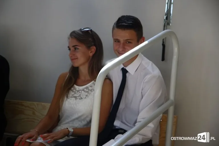 Rozpoczęcie roku szkolnego z odbiorem w tle (zdjęcia, wideo)