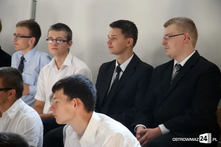 Rozpoczęcie roku szkolnego z odbiorem w tle (zdjęcia, wideo)
