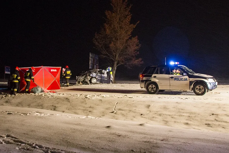 Śmiertelny wypadek na trasie Ostrów - Łomża (zdjęcia)