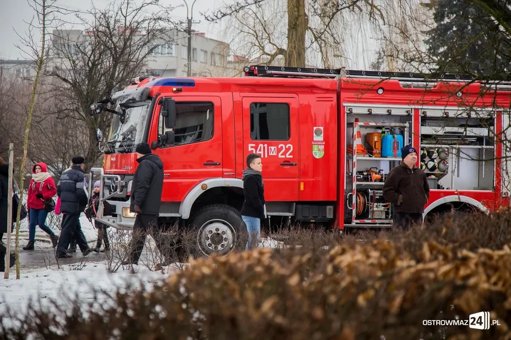 Pożar szkoły. Ponad 500 ewakuowanych (zdjęcia)