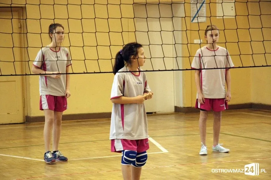 Miejska liga siatkówki dziewcząt (zdjęcia)