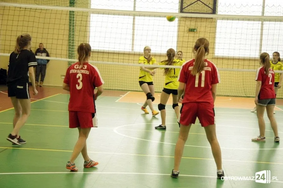 Miejska liga siatkówki dziewcząt (zdjęcia)