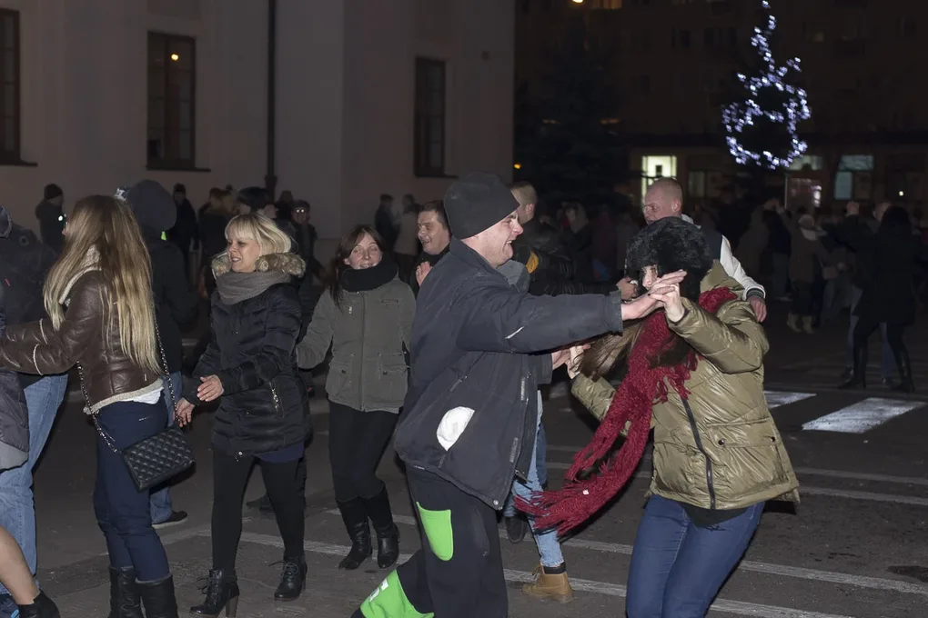 Sylwestrowa noc nad Ostrowią Mazowiecką (wideo)