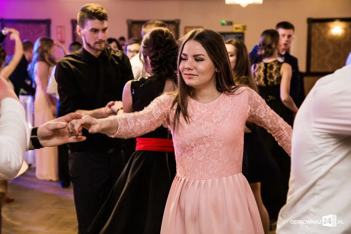 Studniówka Ekonomika 2016 - zobacz zdjęcia i wideo