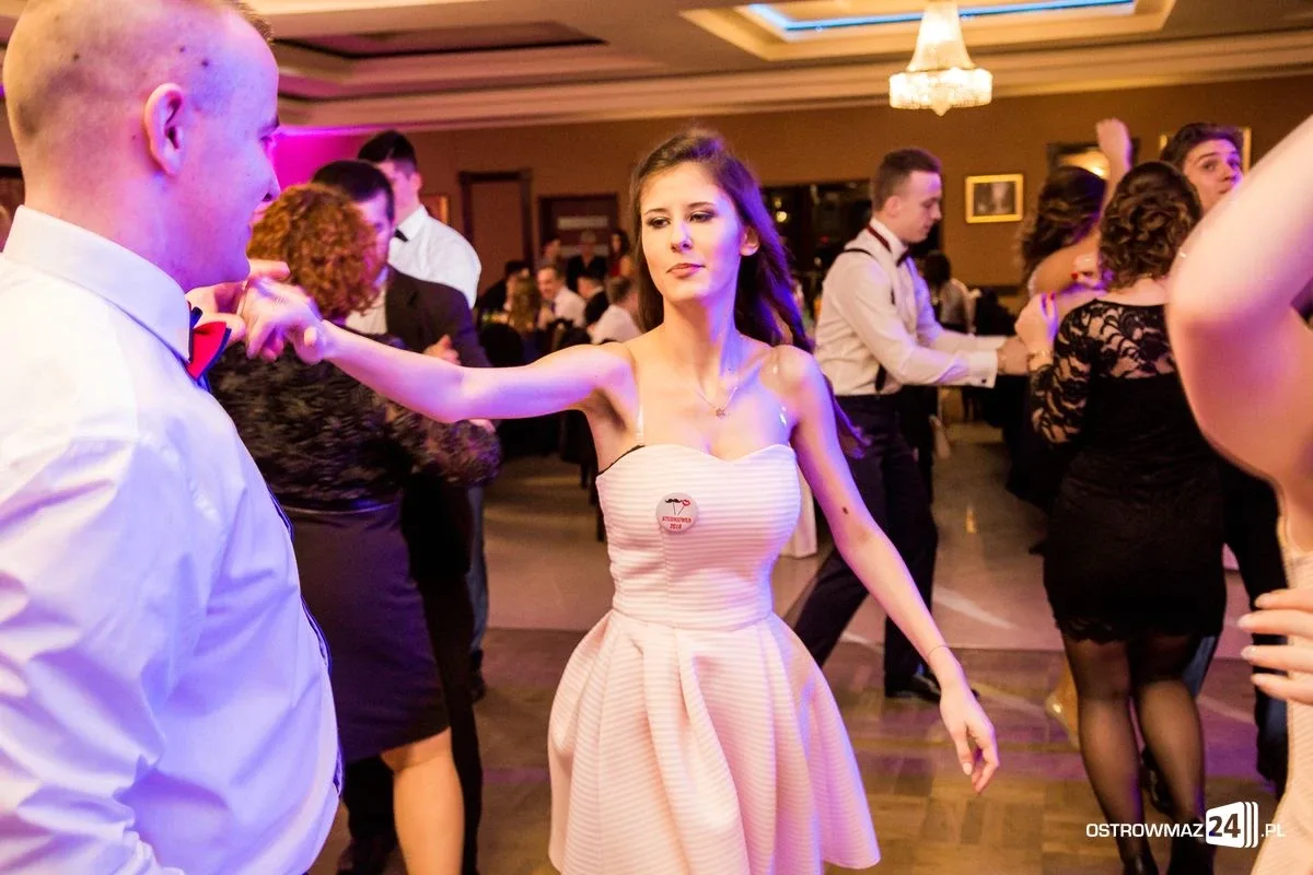 Studniówka Ekonomika 2016 - zobacz zdjęcia i wideo