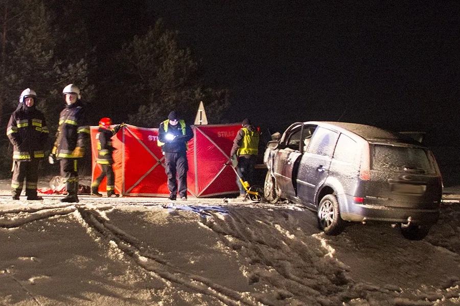 Śmiertelny wypadek na trasie Ostrów - Łomża (zdjęcia)