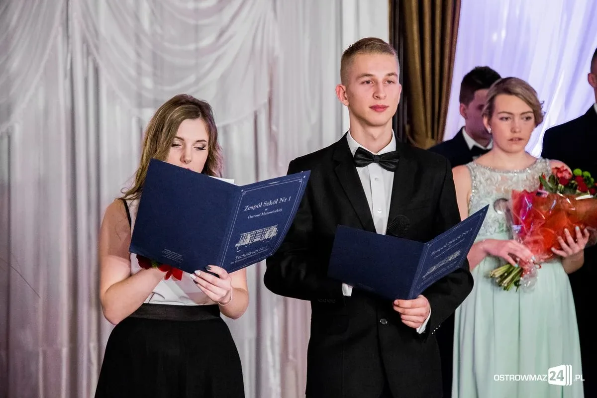 Studniówka ostrowskiego Rubinka (zdjęcia, wideo)