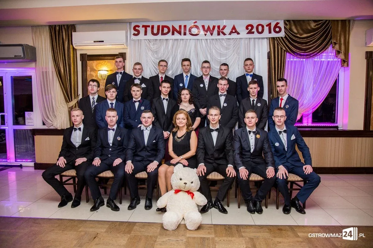 Studniówka ostrowskiego Rubinka (zdjęcia, wideo)