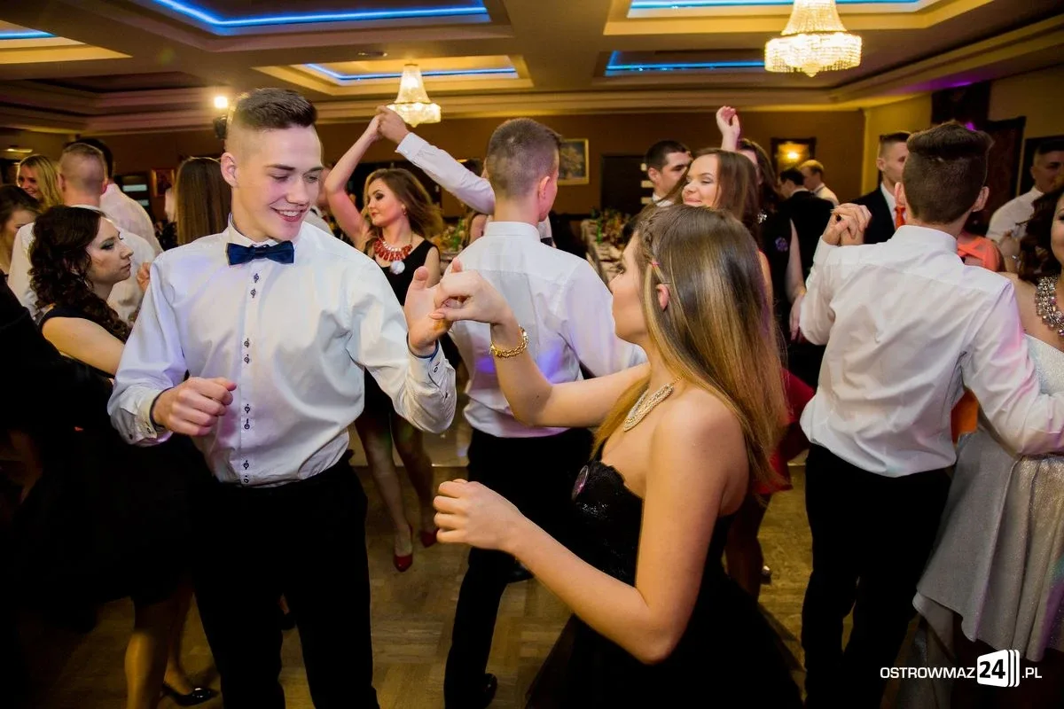 Studniówka ostrowskiego Rubinka (zdjęcia, wideo)