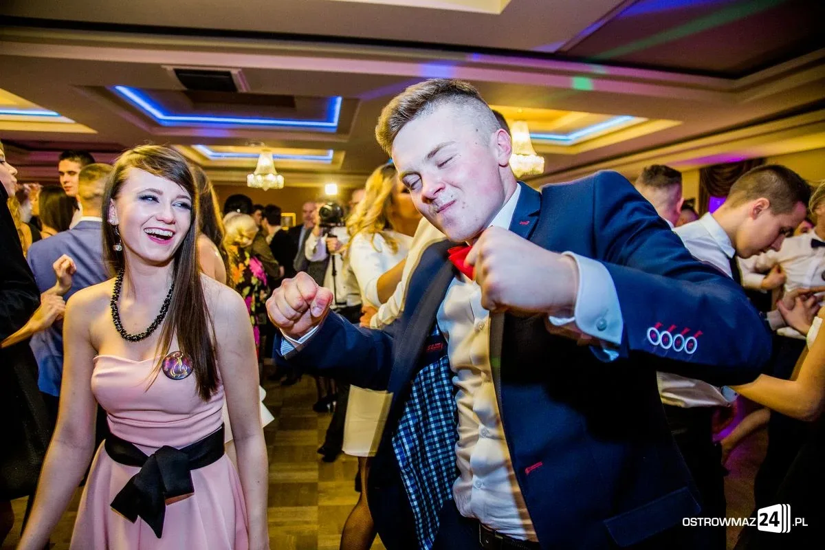 Studniówka ostrowskiego Rubinka (zdjęcia, wideo)