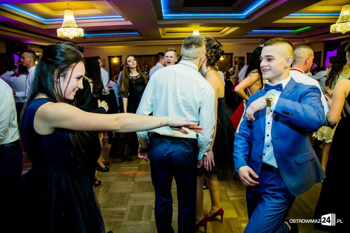 Studniówka ostrowskiego Rubinka (zdjęcia, wideo)