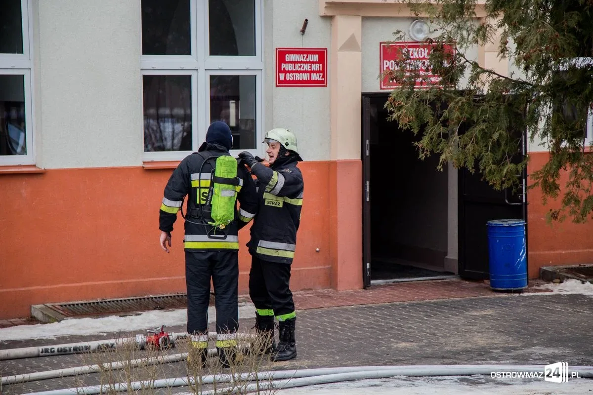 Pożar szkoły. Ponad 500 ewakuowanych (zdjęcia)