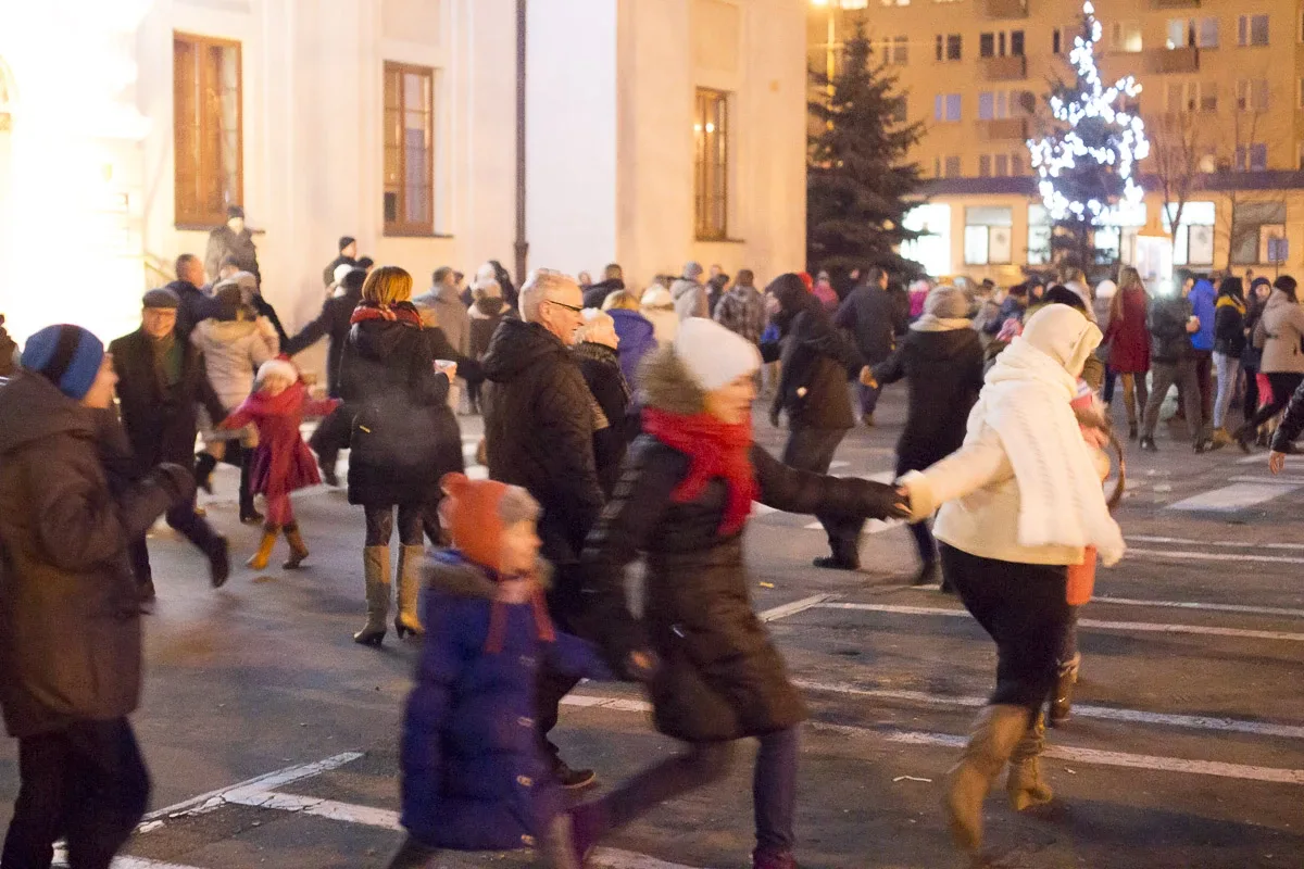 Sylwestrowa noc nad Ostrowią Mazowiecką (wideo)