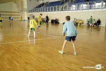Halowy turniej ostrowskich szkół (zdjęcia)