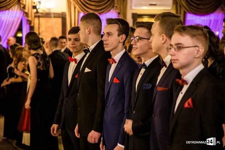 Studniówka Ekonomika 2016 - zobacz zdjęcia i wideo