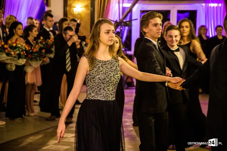 Studniówka Ekonomika 2016 - zobacz zdjęcia i wideo