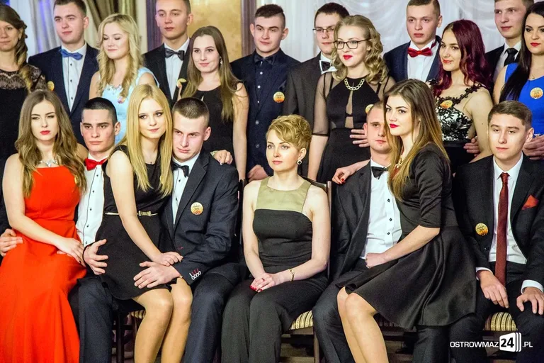 Studniówka Ekonomika 2016 - zobacz zdjęcia i wideo