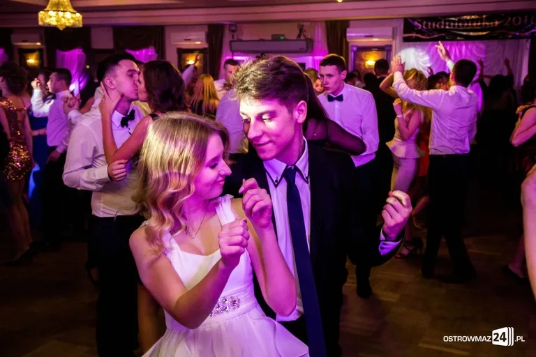 Studniówka Ekonomika 2016 - zobacz zdjęcia i wideo