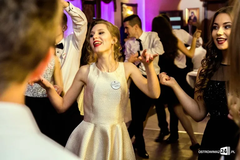 Studniówka Ekonomika 2016 - zobacz zdjęcia i wideo