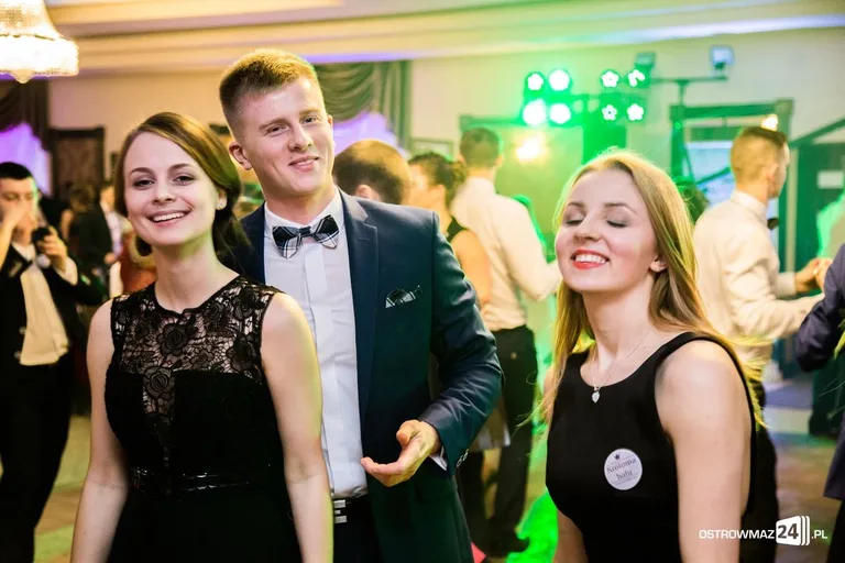 Studniówka Ekonomika 2016 - zobacz zdjęcia i wideo