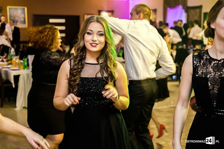 Studniówka Ekonomika 2016 - zobacz zdjęcia i wideo