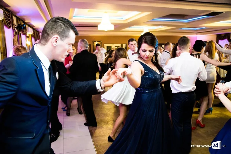 Studniówka Ekonomika 2016 - zobacz zdjęcia i wideo