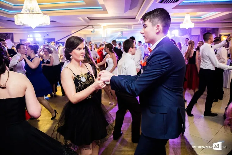 Studniówka Ekonomika 2016 - zobacz zdjęcia i wideo