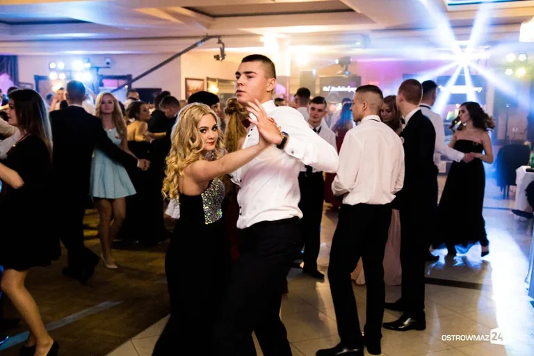 Studniówka Ekonomika 2016 - zobacz zdjęcia i wideo