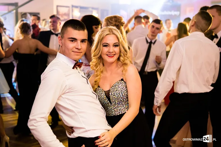 Studniówka Ekonomika 2016 - zobacz zdjęcia i wideo