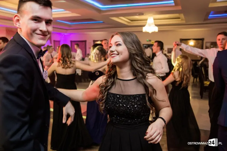 Studniówka Ekonomika 2016 - zobacz zdjęcia i wideo