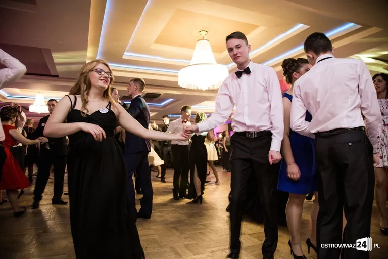 Studniówka Ekonomika 2016 - zobacz zdjęcia i wideo