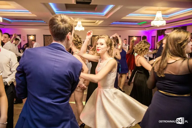 Studniówka Ekonomika 2016 - zobacz zdjęcia i wideo