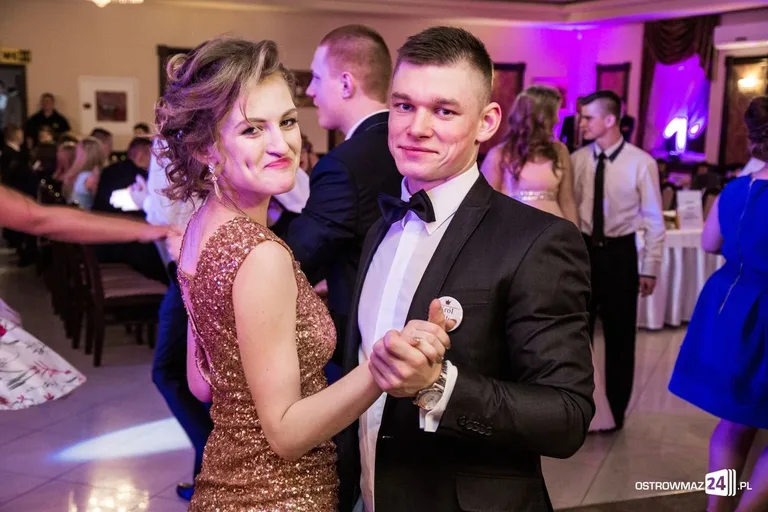 Studniówka Ekonomika 2016 - zobacz zdjęcia i wideo