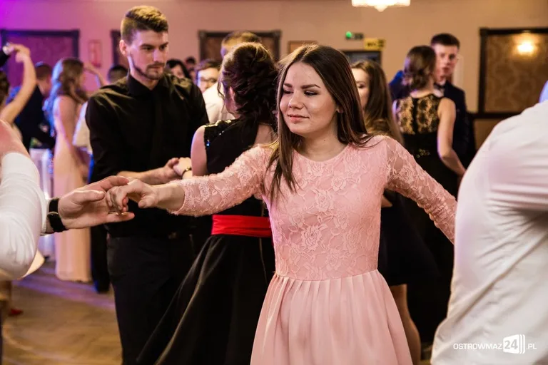 Studniówka Ekonomika 2016 - zobacz zdjęcia i wideo