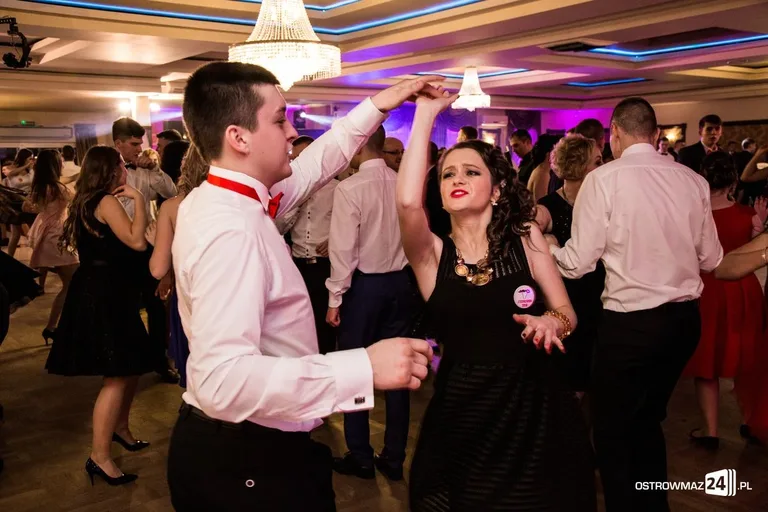 Studniówka Ekonomika 2016 - zobacz zdjęcia i wideo