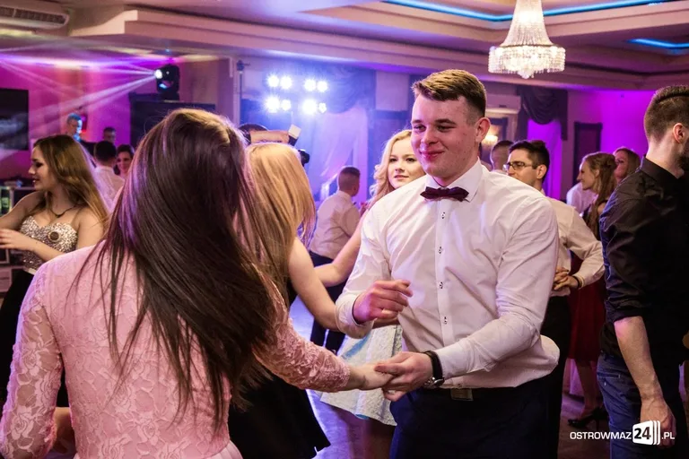 Studniówka Ekonomika 2016 - zobacz zdjęcia i wideo