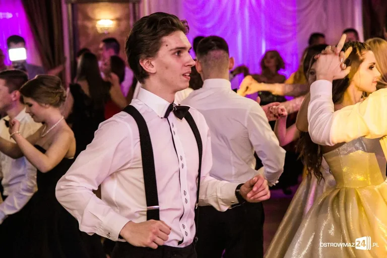 Studniówka Ekonomika 2016 - zobacz zdjęcia i wideo