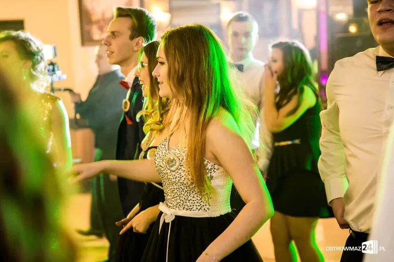 Studniówka Ekonomika 2016 - zobacz zdjęcia i wideo