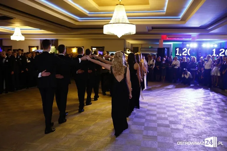 Podróż w czasie. Studniówka Kopernika 2015 (zdjęcia, wideo)