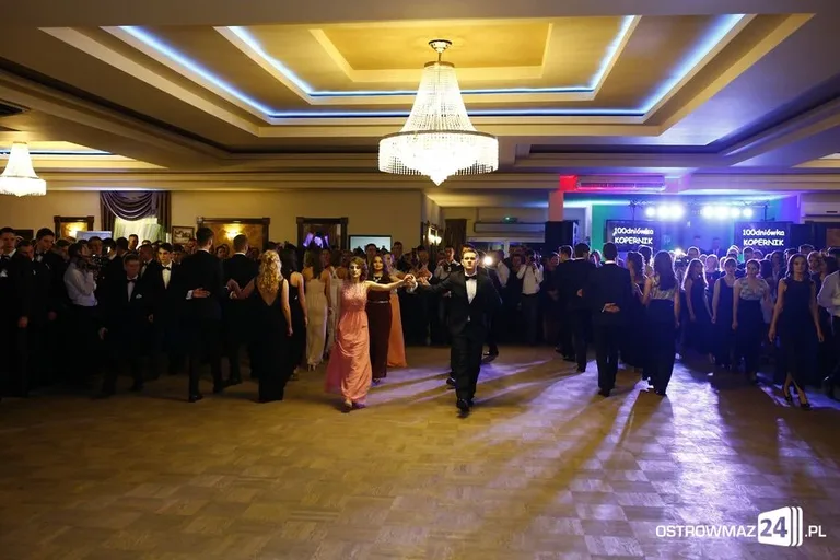 Podróż w czasie. Studniówka Kopernika 2015 (zdjęcia, wideo)