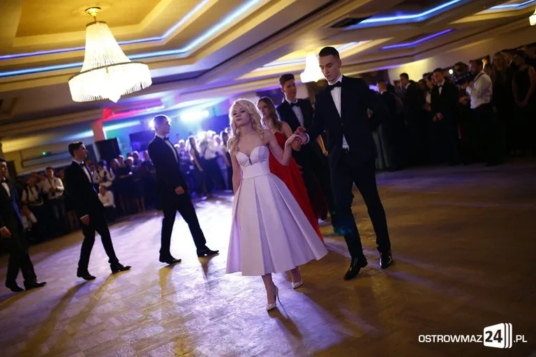Podróż w czasie. Studniówka Kopernika 2015 (zdjęcia, wideo)